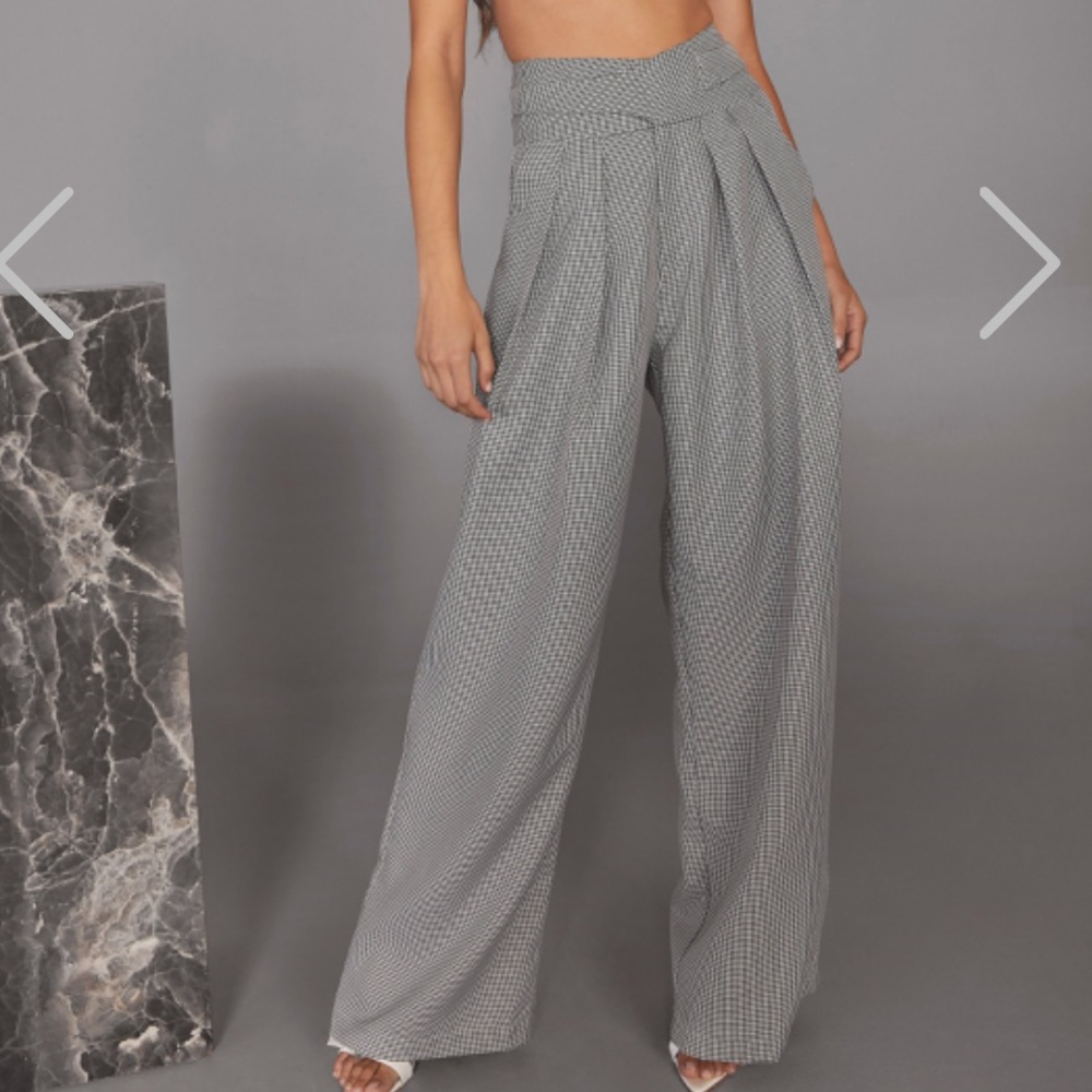 Wide leg trousers/ pants